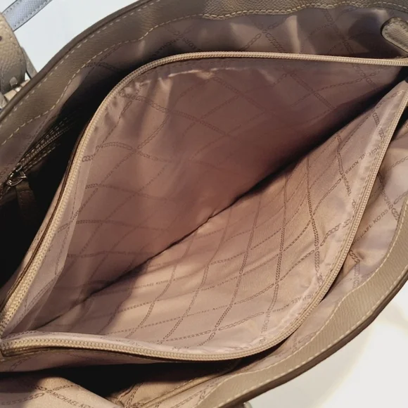 Michael Kors Jet Set East West tote bag - Picture 8 of 11